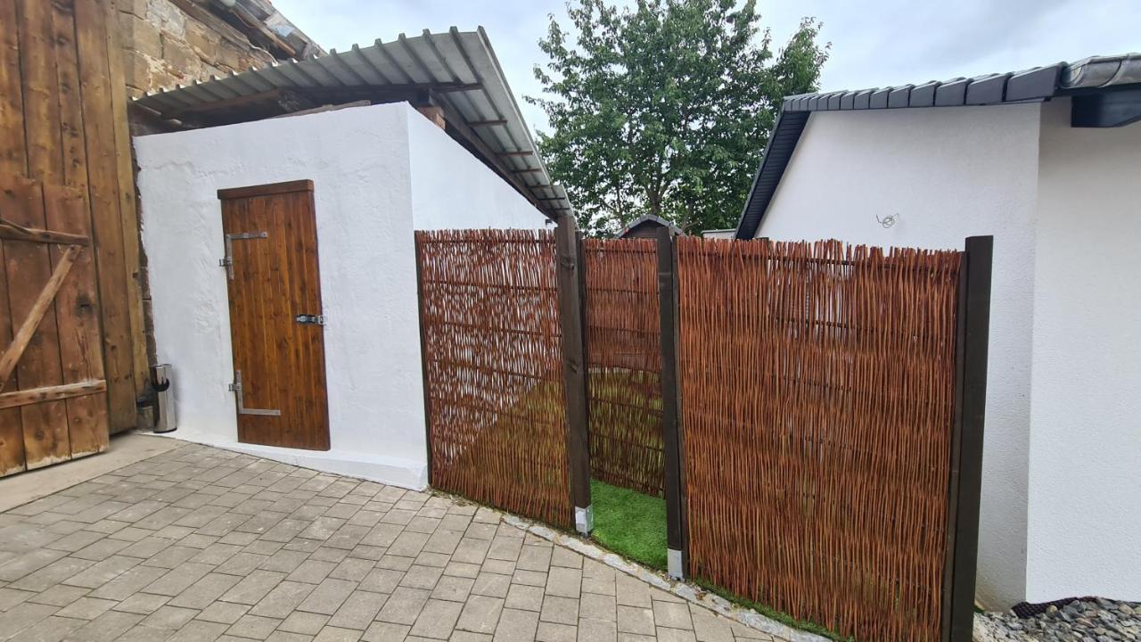 Schlaffass Mit Wellness In Alter Scheune Seinsheim Exterior foto