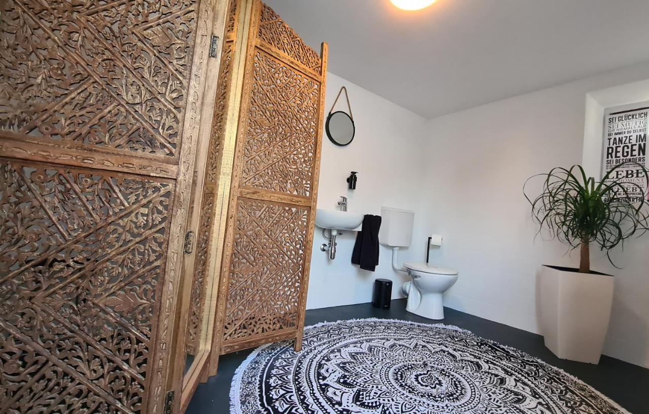 Schlaffass Mit Wellness In Alter Scheune Seinsheim Exterior foto