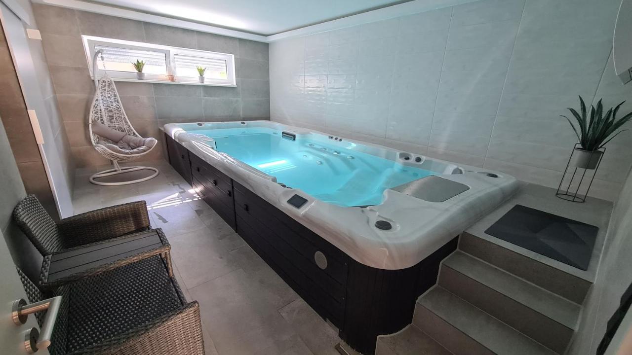 Schlaffass Mit Wellness In Alter Scheune Seinsheim Exterior foto